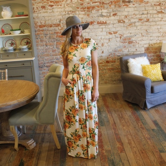 Ivory Floral Short Sleeve Maxi Dress - Picture 2 of 3